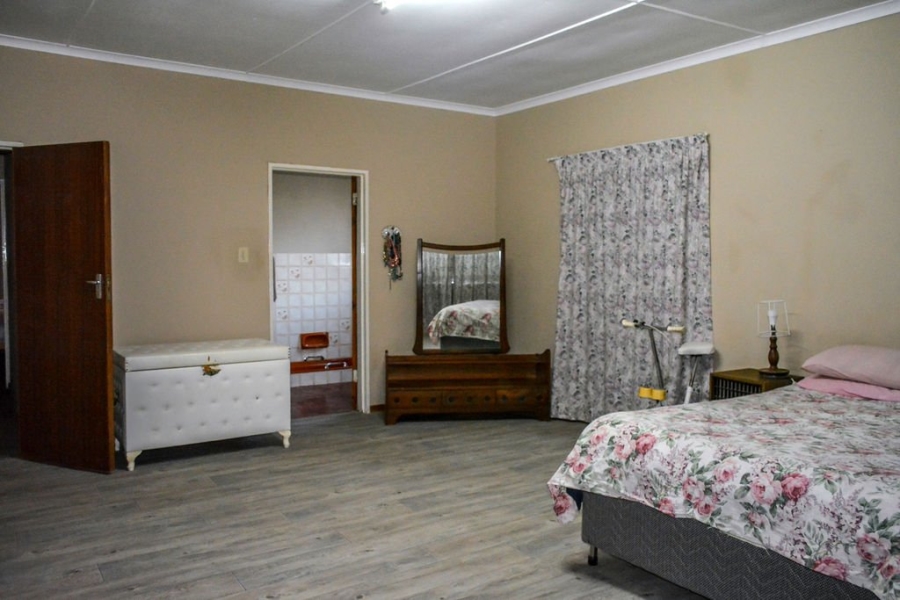 5 Bedroom Property for Sale in Klawer Western Cape